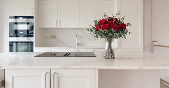 A touch of elegance, a hint of romance… Fresh flowers can instantly transform a home 🌸 Teaming up with @edwardsflowers, we’re sharing beautiful floral arrangement that bring warmth and style - just in time for Valentine’s Day. Whether you’re celebrating love or simply treating yourself, fresh flowers are always a lovely addition ❤️ 

#ValentinesDay2025 #luxuryflowers #FlowersAtHome #beautifulinteriors #poole #ashleycross #dorsetbusiness #whitekitchen #eleganthomes #ukpropertymarket #pooleflorist #dorsetflorist #luxuryflorist #sandbanks